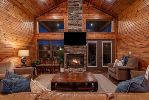 Hot Tub! Fireplace! 2 Spa Tubs!
