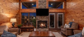 Hot Tub! Fireplace! 2 Spa Tubs!