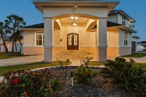 Exterior - Sunshine Villa 6 bedrooms 6bathroom heated pool Clearwater (Clearwater)