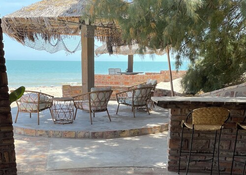 Beachfront Family Paradise 4-Bedroom House