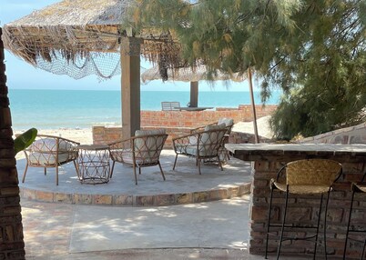 Beachfront Family Paradise 4-Bedroom House