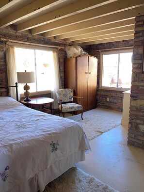 4 bedrooms, WiFi, bed sheets