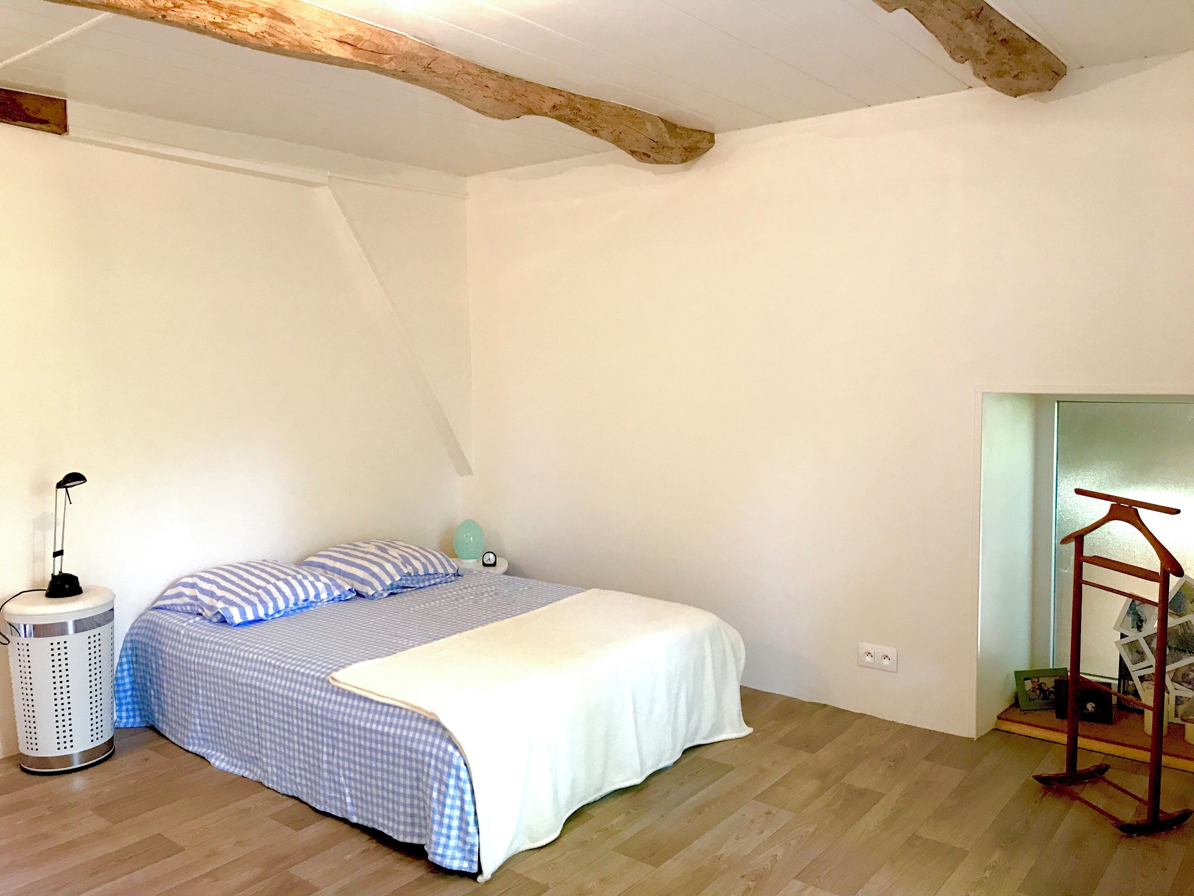 4 bedrooms, desk, iron/ironing board, travel crib