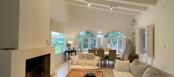 Large house with pool and jacuzzi, premium.