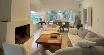 Large house with pool and jacuzzi, premium.