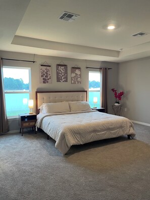 4 bedrooms, iron/ironing board, free WiFi, bed sheets - Cozy, Clean One-Story Home Near Disney Parks! (Davenport)
