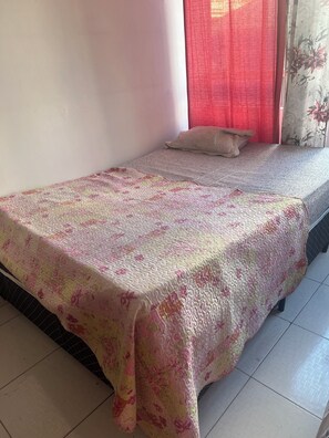 1 Schlafzimmer, Bügeleisen/Bügelbrett, Bettwäsche