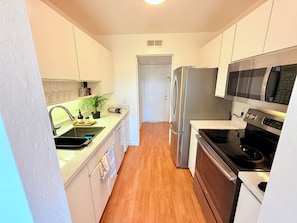 Fridge, microwave, oven, stovetop - Elevator, Private Parking
Balcony, CalKingBed
Entire rental unit in Wanut creek (Walnut Creek)