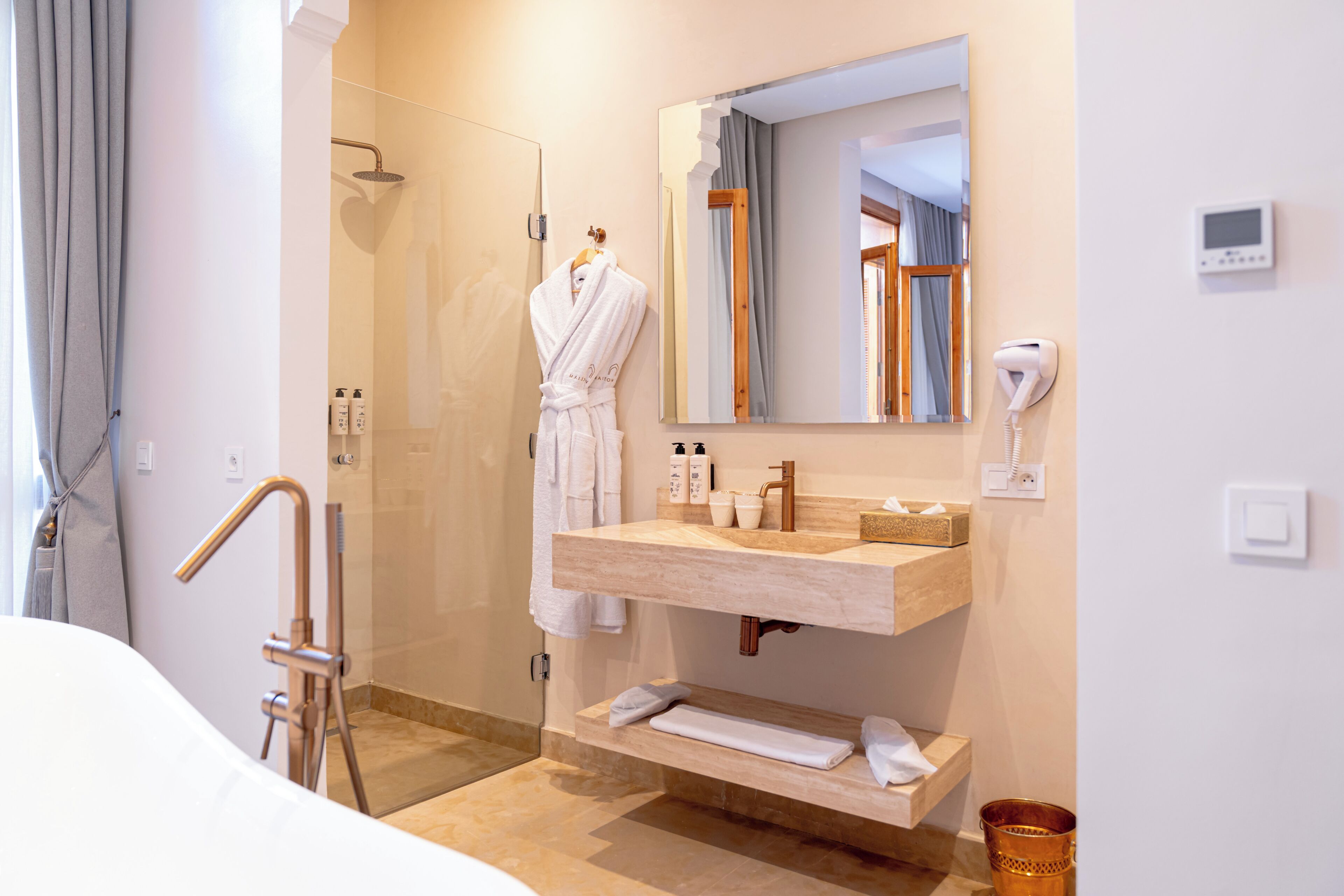 Royal-Suite, Balkon, Stadtblick | Badezimmer | Haartrockner, Hausschuhe, Handtücher, Seife