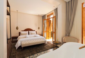 Suite Royal, balcón, vista a la ciudad | Ropa de cama de alta calidad, camas con efecto memoria y minibar 