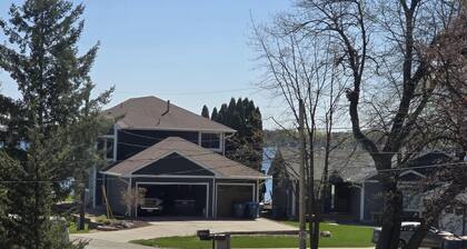 2-bedroom apartment in adorable Forest Lake with Central Heat and Air.