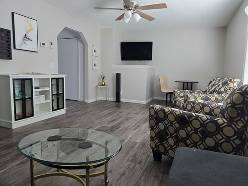 2-bedroom apartment in adorable Forest Lake with Central Heat and Air.