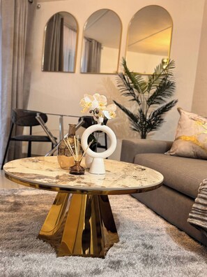 Living area - Stylish 1-bed in Bryanston (Johannesburg)