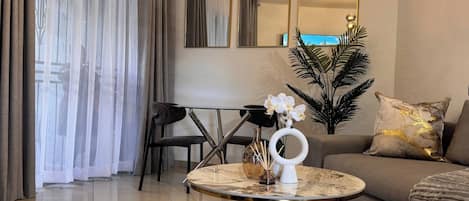 Apartment, 1 Bedroom, Smoking | Living room