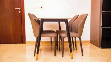 Luxury-Apartment, 2 Schlafzimmer, Küche, Stadtblick | Speisen