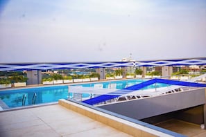 Outdoor pool - Bravia Residency - Spring Properties (Accra)