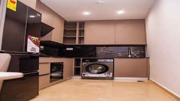 Departamento de lujo, 2 habitaciones, cocina, vista al mar | Cocina privada