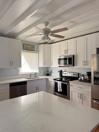 Cozy, historic, 3-bedroom cottage on the intercostal in Lake Worth Beach