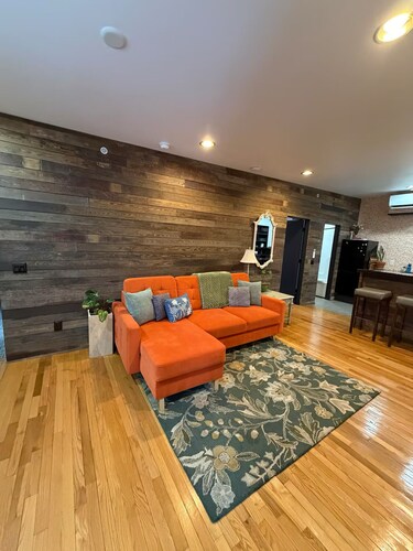 Urban Garden Loft - Historic Charm & Bold Design