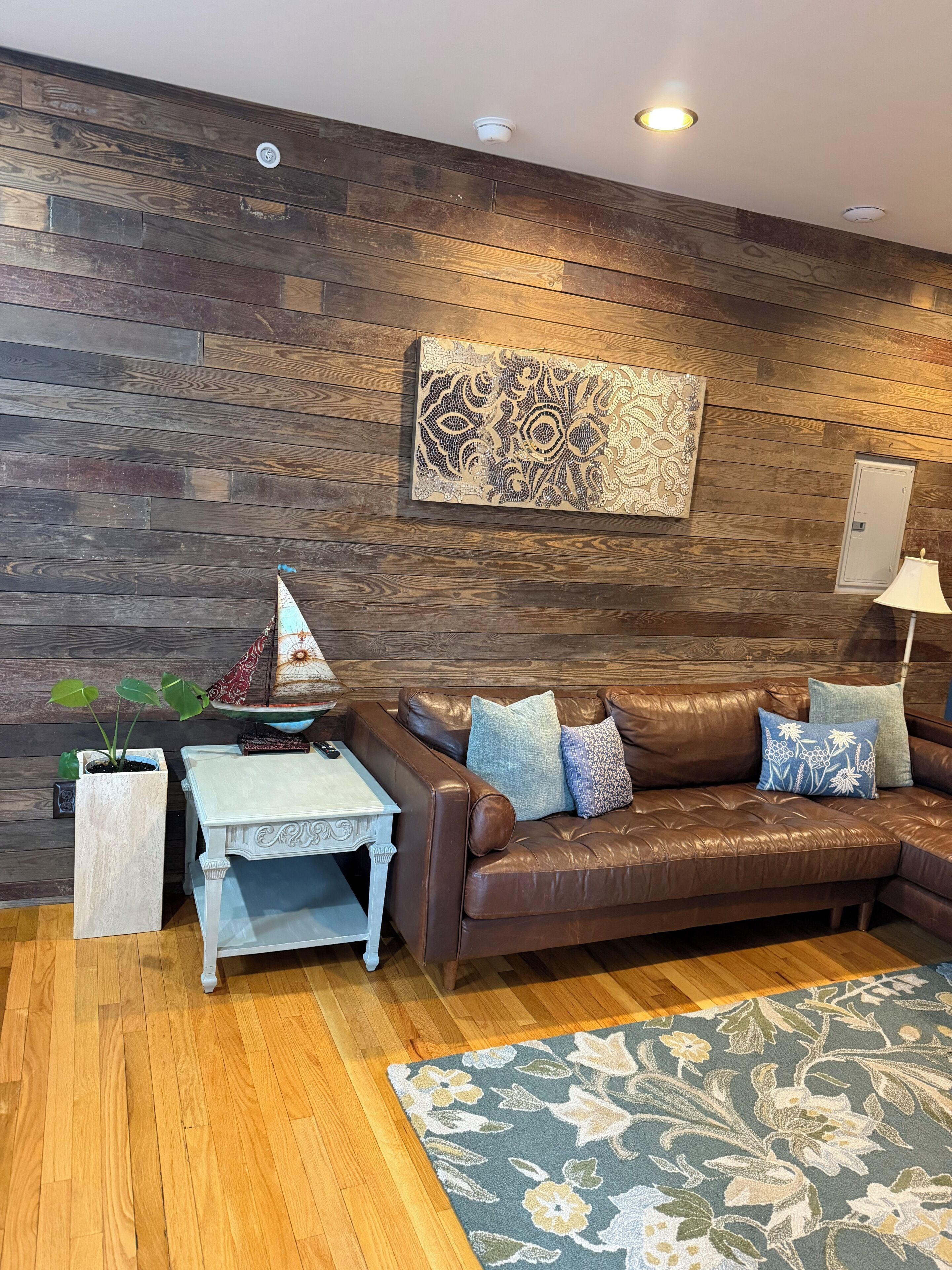Urban Garden Loft - Historic Charm & Bold Design - Lansing, MI