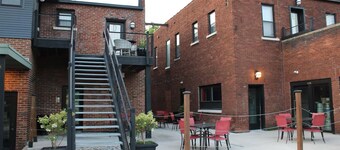 Urban Garden Loft - Historic Charm & Bold Design
