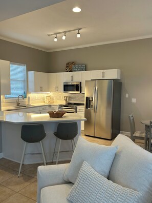 Interior - Sandestin, 1 BR/2 Bath, Sleeps 4, Golf Cart Available! (Miramar Beach)