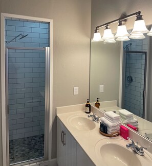 Bathroom - Sandestin, 1 BR/2 Bath, Sleeps 4, Golf Cart Available! (Miramar Beach)