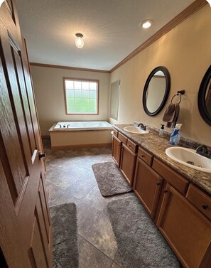 Towels, toilet paper - Grand Lake Hideout (Jay)
