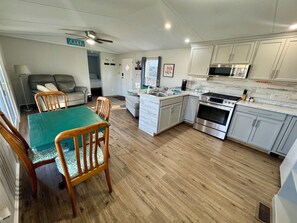 Interior - Lake Hartwell 2 bedroom w/ deck & dock!  Plenty of parking for boats on trailers (Anderson)