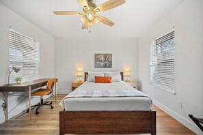 Room - Peaceful Pearland Retreat · Large Backyard w/ Patio & Games · Families & Friends (Pearland)