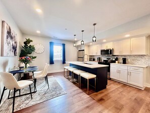 Private kitchen - Peaceful 2-bedroom apartment in charming Media perfect for relaxing stay (Media)