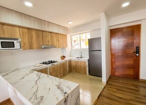 Private kitchen - Cusco Nest - Spacious 3‑Bedroom Apartment for Families & Groups - 4th Floor (Cusco)