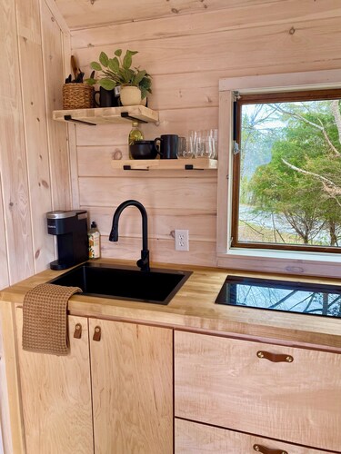 Relaxing Nordic Tiny Guest House + Sauna by Twin Falls
