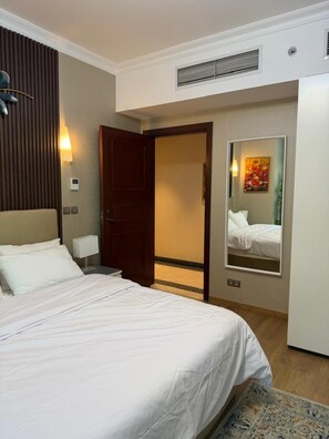 5 chambres, fer et planche à repasser, Wi-Fi, draps fournis