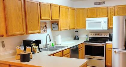 Current-ly Relaxing - 1 King & 1 Queen Bedroom, Full Kitchen, Bathroom & Parking