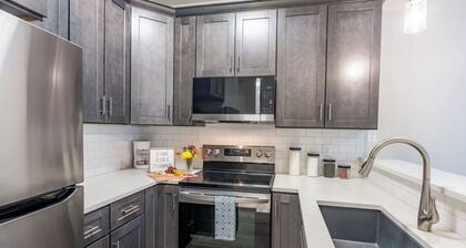 1BR Suite - Private balcony, Full Kitchen + W/D