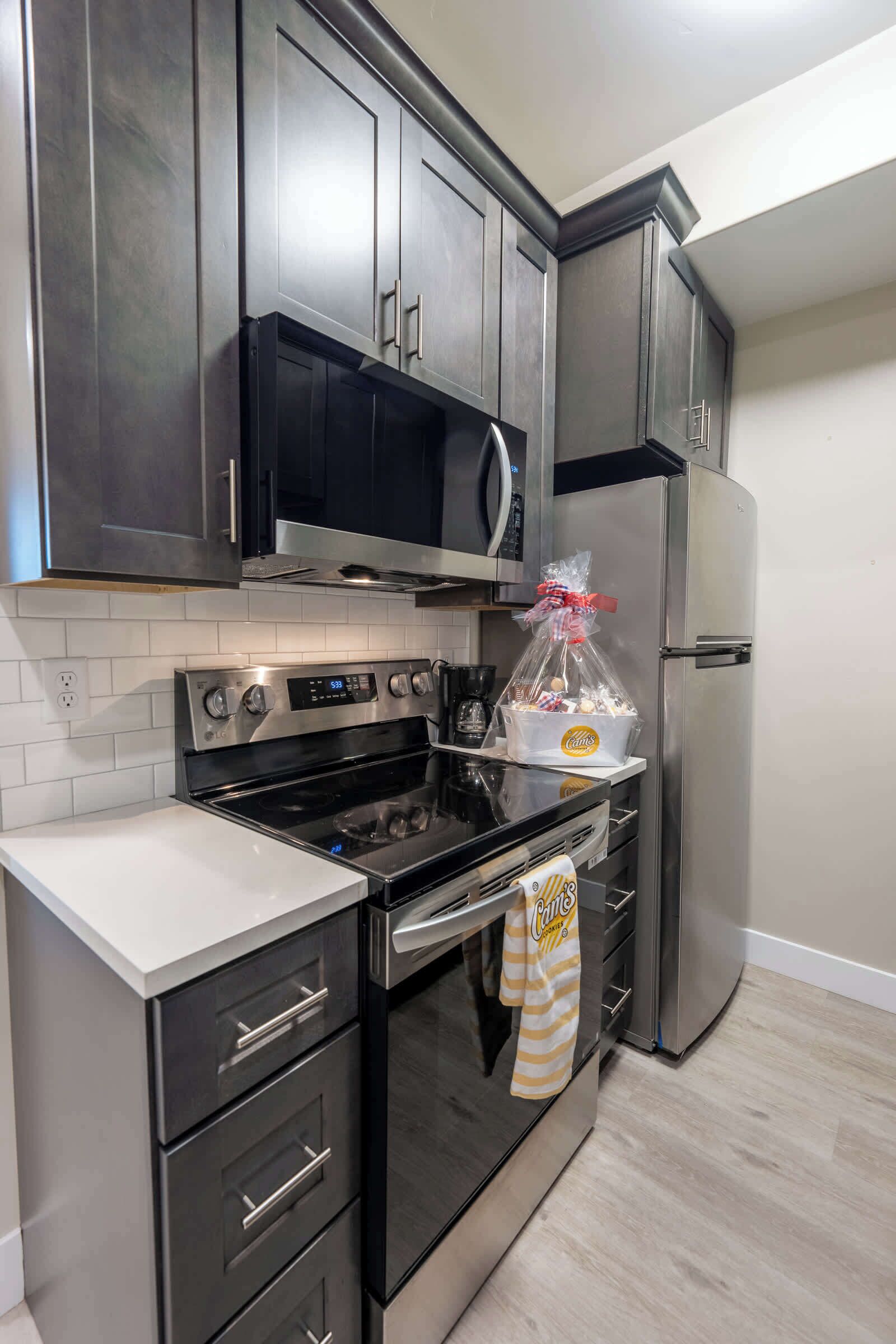 Coffee/tea maker, fridge, microwave, oven