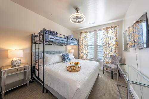 King Suite with Twin Loft – Family & Pet Friendly