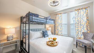 1 dormitorio, tabla de planchar con plancha, cuna de viaje y wifi