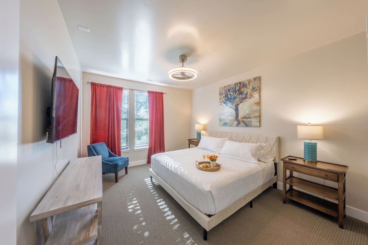 3 bedrooms, iron/ironing board, WiFi (free), bed sheets