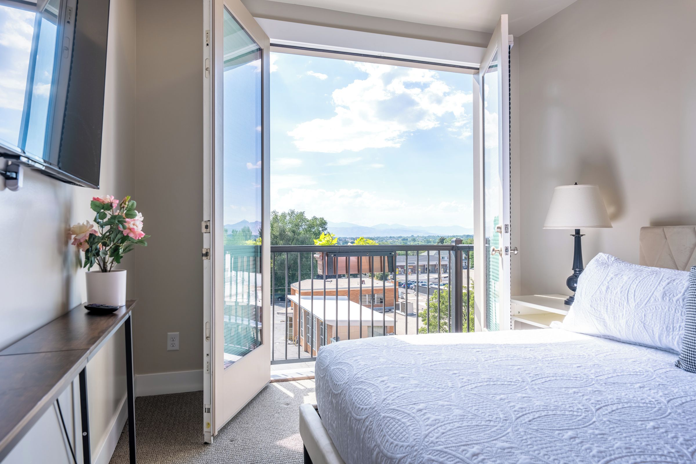 3 bedrooms, iron/ironing board, WiFi (free), bed sheets