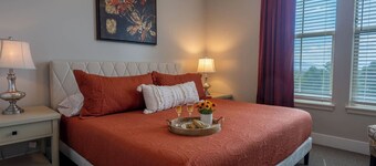 3BR Boutique Suite | 2 Kings | Sleeps 6