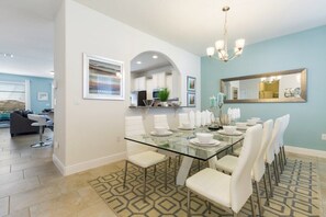 Dining - Sunset breeze villa, 6BD, lake, pool, spa & grill (Davenport)
