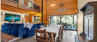Charming 3 bedroom house with a Kids Bunk House
In the Mountains in Florissant