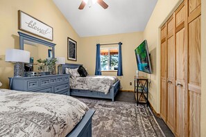 4 Schlafzimmer, Bügeleisen/Bügelbrett, WLAN, Bettwäsche