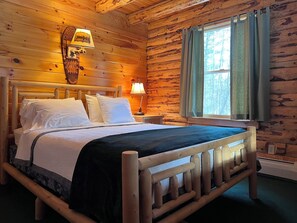 3 bedrooms, free WiFi, bed sheets - Dragonfly North / Adirondack Riverfront Cabin (Jay)