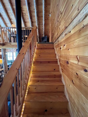 Interior - Dragonfly North / Adirondack Riverfront Cabin (Jay)