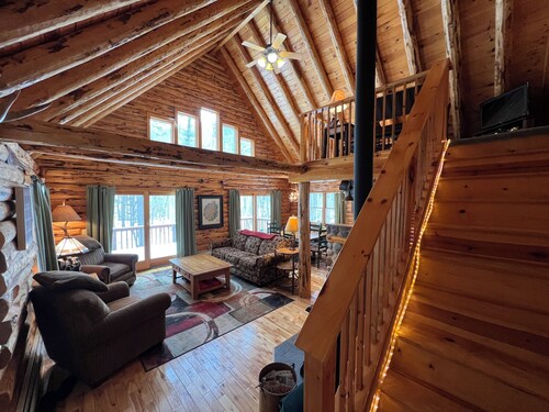 Dragonfly North / Adirondack Riverfront Cabin