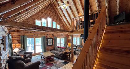 Dragonfly North / Adirondack Riverfront Cabin