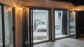 Room, 6 Bedrooms | Interior